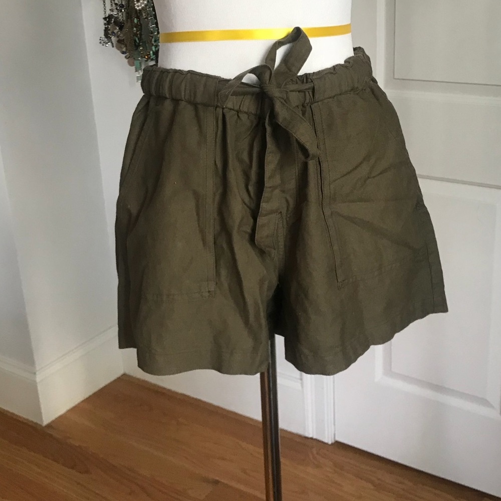 Hinge | High-waisted Utility Shorts in Green
